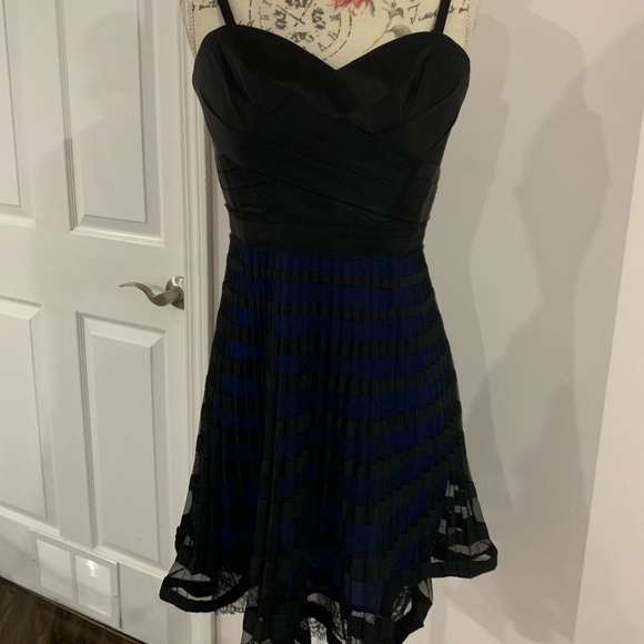 Gorgeous bcbg cocktail dress! - Picture 2 of 8